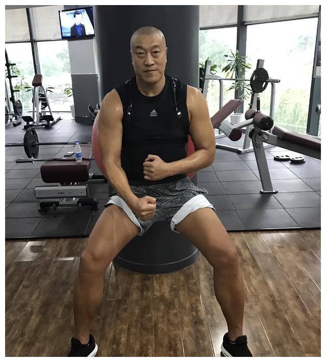 男篮马健56岁,妻子迷人美貌,双子子女带来幸福_篮球_生活_人生