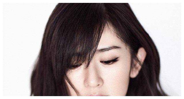 何炅中途离场,谢娜接任主持,坐下动作引人瞩目_友情_合作_节目