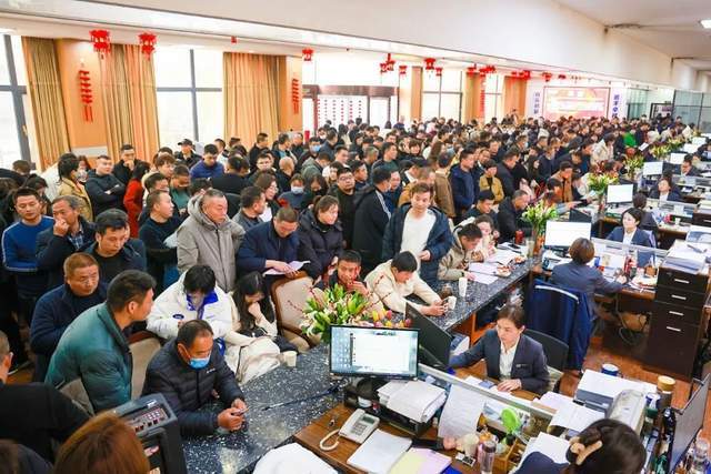 1 雙梁起重機大項目單筆合同總額5000餘萬人勤春來早,奮鬥正當時.