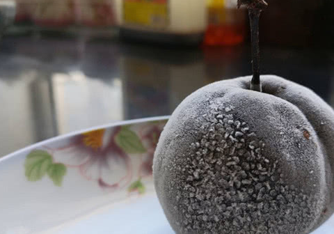 吃过东北的冻梨,那美国苹果园里的"空心冰苹果",你见过吗?