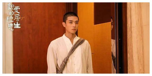 《戴眼镜的演员:从《黑土无言》到《在暴雪时分》惹人