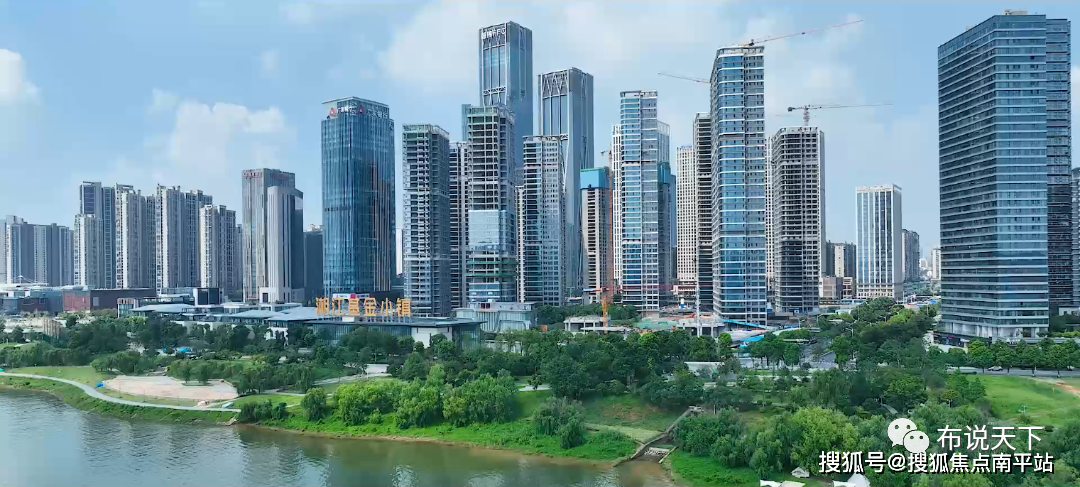 发展,位于滨江核心,一江之隔的旭辉铂悦湘江,都是长沙核心资产的top1!