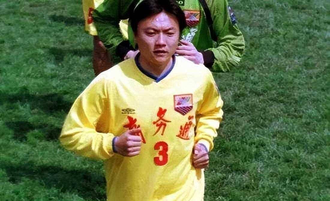 1999年,国足硬汉魏群为了朋友出头,被小混混砍了17刀