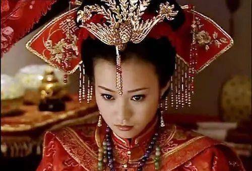 日,十四岁的福临举行了人生中一次的皇帝大婚,皇后是孝庄太后的亲侄女