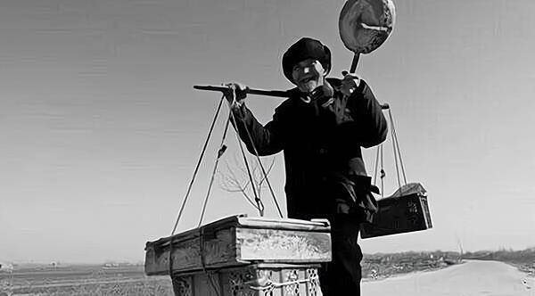 三十年前出现在农村的"赊刀人",为何不来收钱?老农