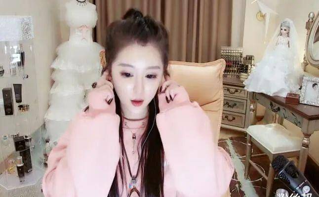 娱加曾出价15万想签她,发哥却给600万,鸽宝自认yy人气第一_文儿_后台