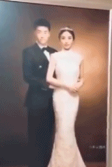 搞笑gif动态图:不知不觉大头儿子也长大了,变成了女装