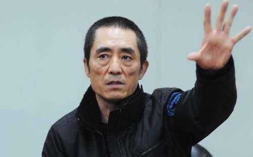 据陈婷的回忆,本来心中就很敬佩大导演张艺谋,后来在学校见到张艺谋