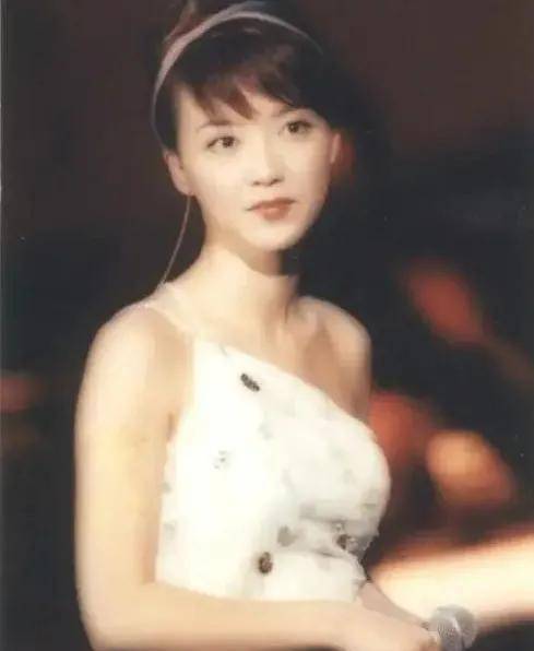 这两周多次说到陈慧娴,昨晚还在回看她2017年参加内娱节目《金曲捞》