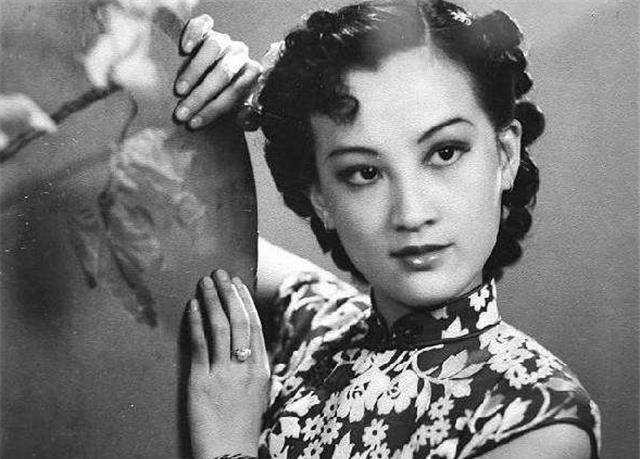 经受数段感情上的打击,使得周璇的精神类疾病不但难以痊愈,更随着年