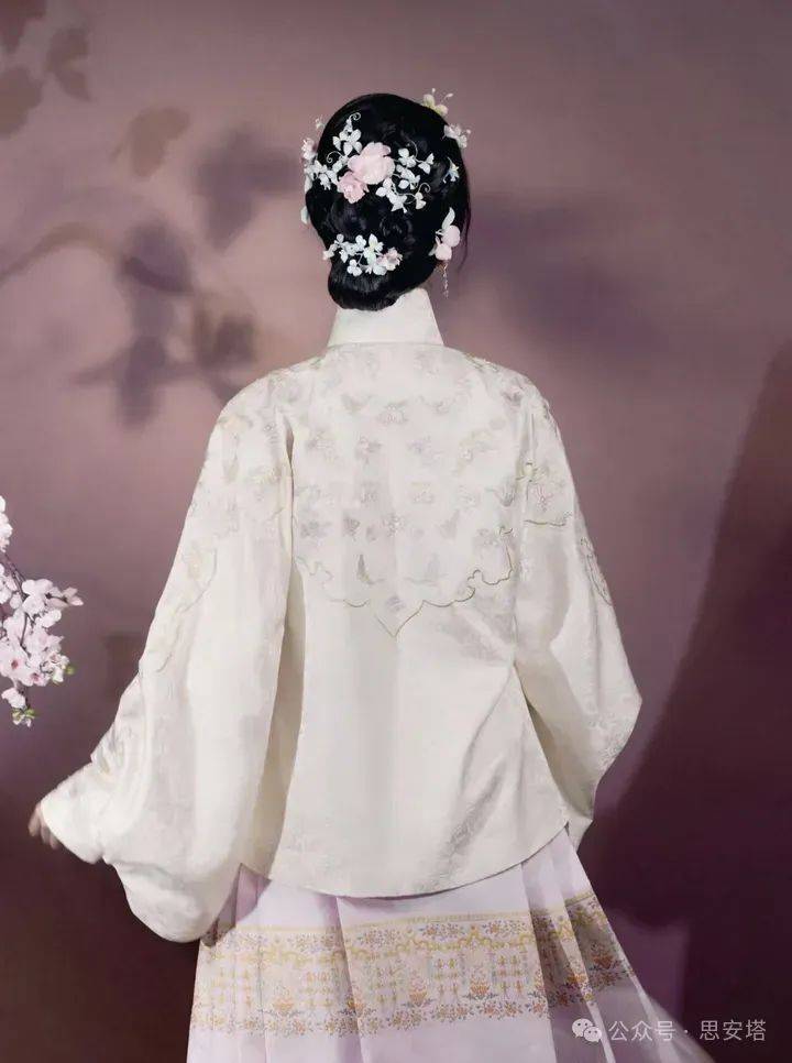 2024龙年春晚《年锦》出圈,一部纪录片了解古代服饰