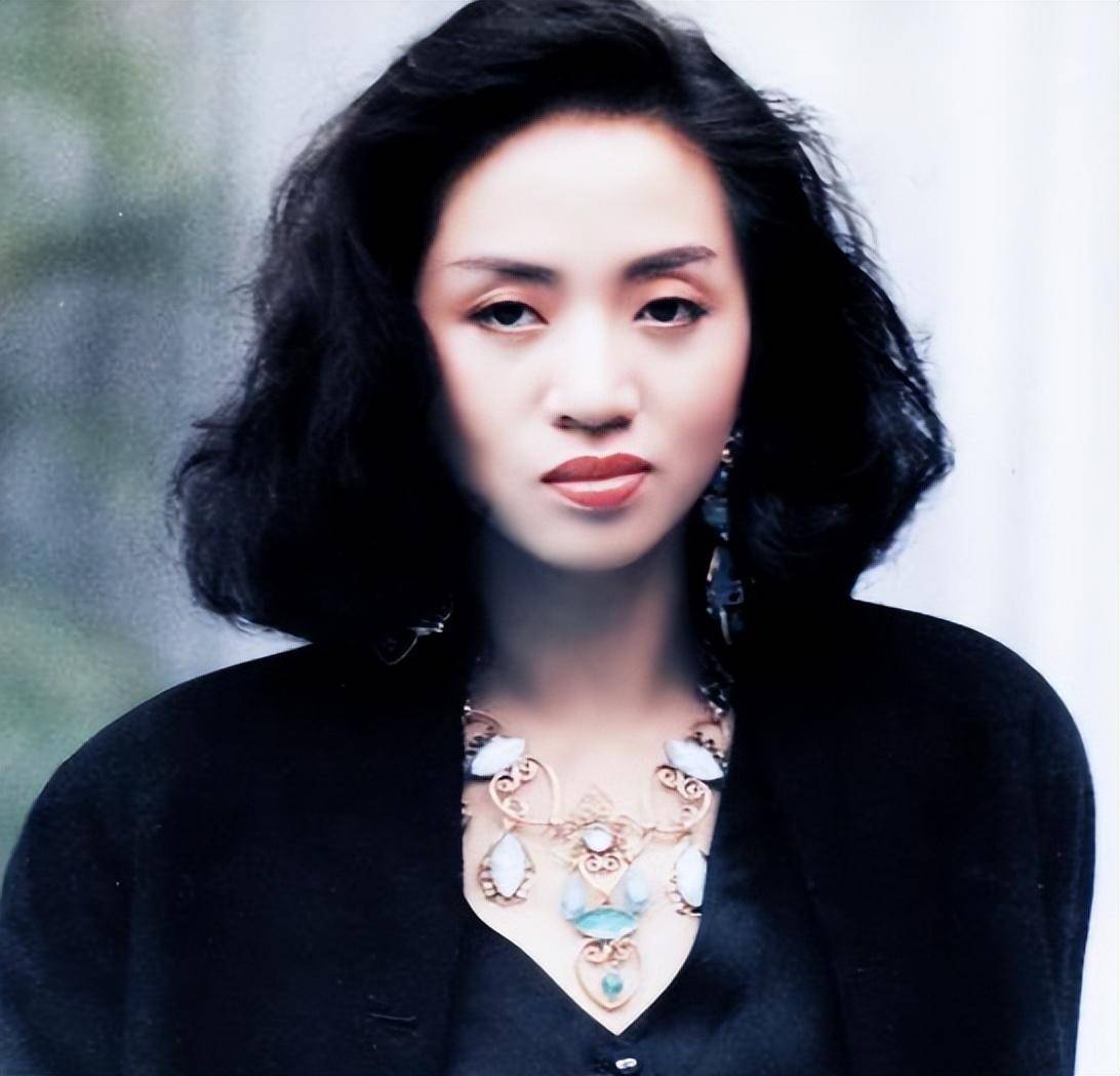 梅艳芳曾连续五年获得香港十大劲歌金曲最受欢迎女歌手奖,还获得过最