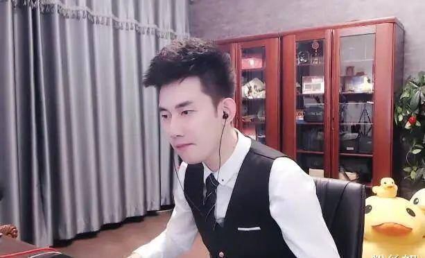 做公会是为"养老",阿哲爆料场控夏天工资2万,员工最高年底一套房_发展