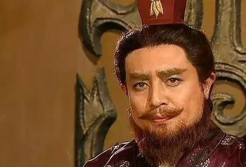 非常耐心的选出了当时荆州和江东的诸多豪杰人物如陆逊,诸葛瑾,程秉