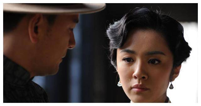 女演员大胆激情吻演员胡歌和张嘉译,场面曝光!_王晓晨