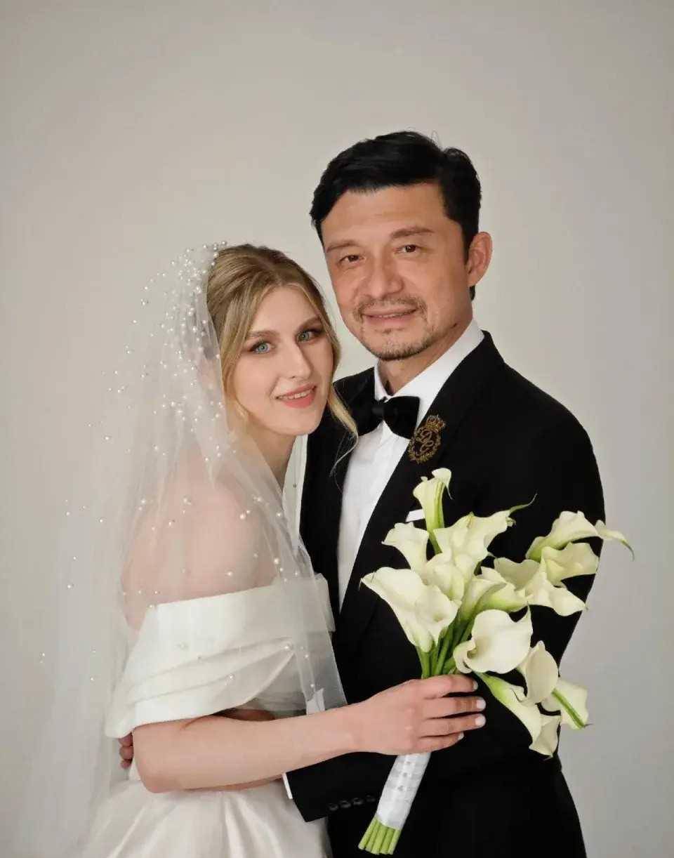 50岁谢晖二婚迎娶34岁国外超模,育有1子1女生_生活_的足球_故事