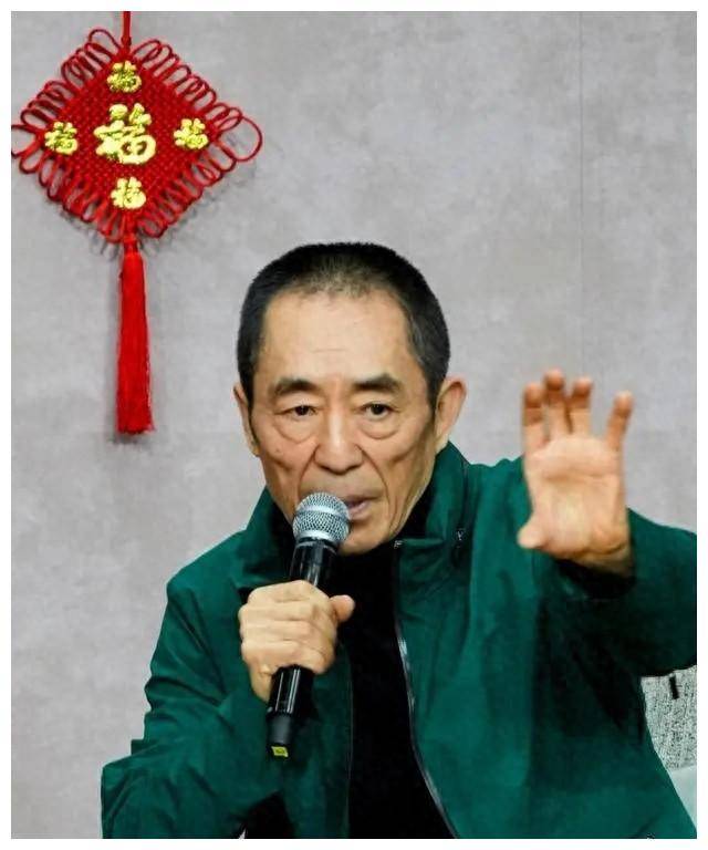 张艺谋徒步5公里,为圆"大梦",每天如此坚持_工作_电影