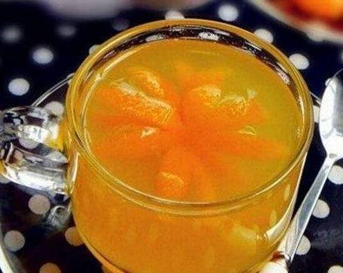 材料:500克金桔,250克冰糖,水50到60毫升.