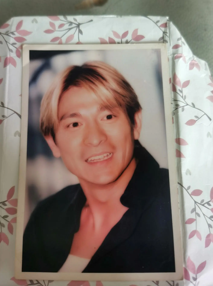 刘德华深圳路演温情验证30年签名照,虽非真迹却认可