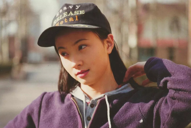 陶虹23年前旧照片流出,当看到真容后,网友:难怪徐峥不晒她_身材_女神