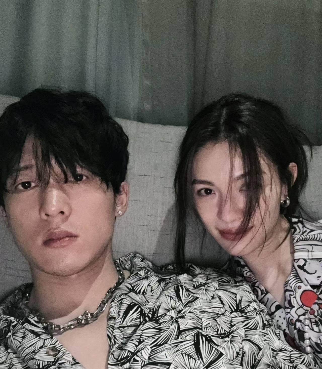 钟楚曦侯雯元泰国游被偶遇,小情侣好甜_恋情_旅游_网友