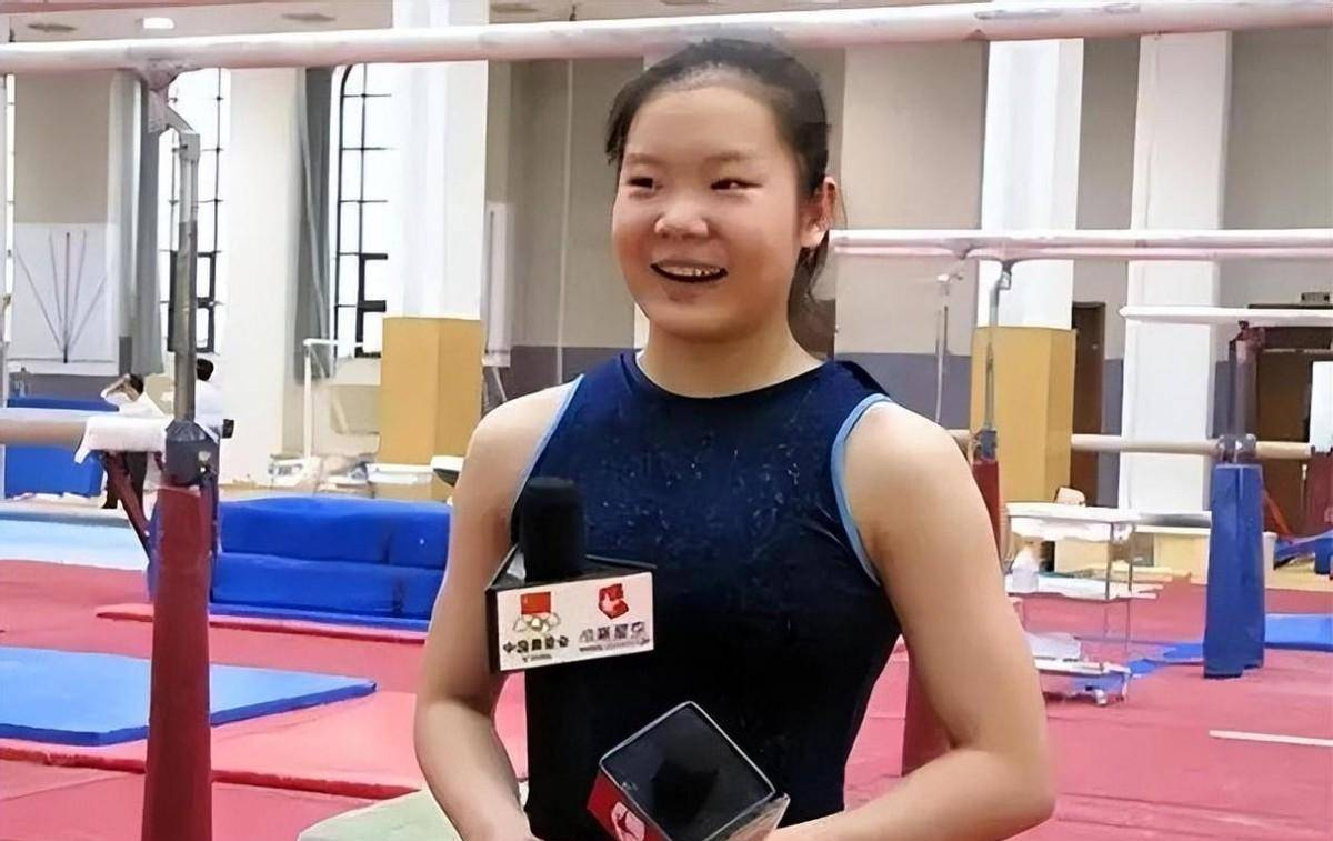 "体操女皇"程菲:25岁退役,体重飙升200斤,父亲担心嫁