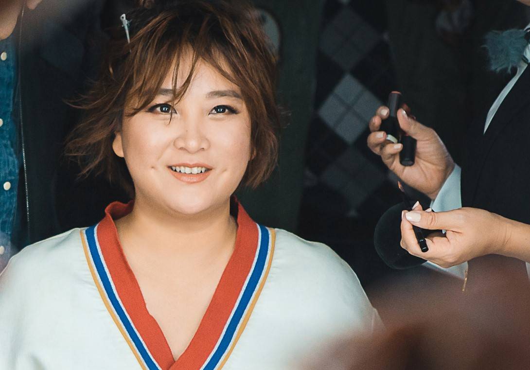 据了解贾玲的公司大碗娱乐艺人,平常戏称刘德华为姐夫,两人之前在春晚