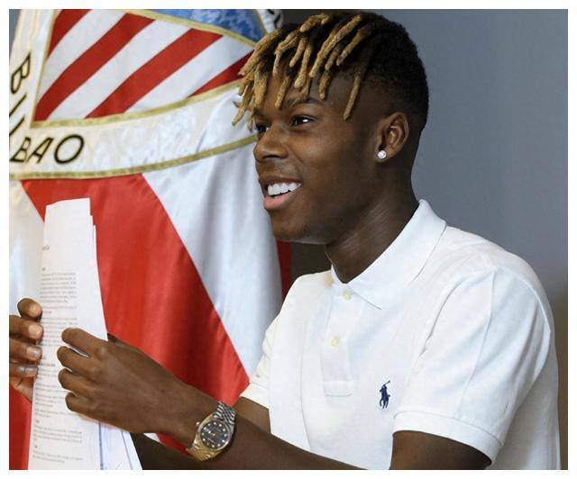 尼科-威廉斯现年21岁,是西班牙国家队的新星,司职边锋.