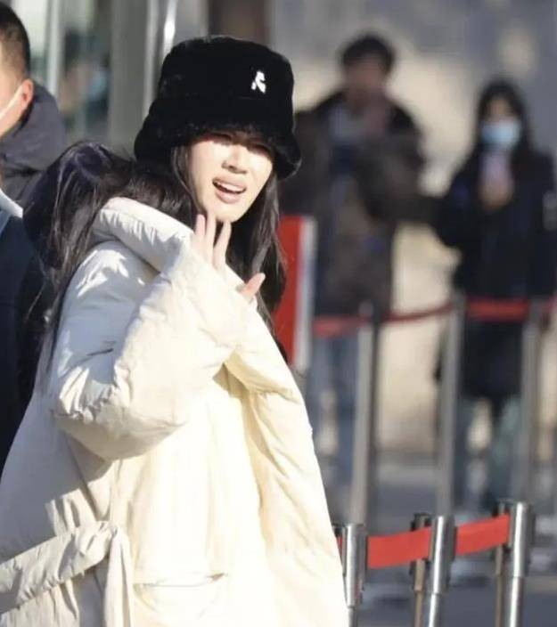 央视春晚再彩排,50位明星亮相,杨幂雍容大气,辛芷蕾