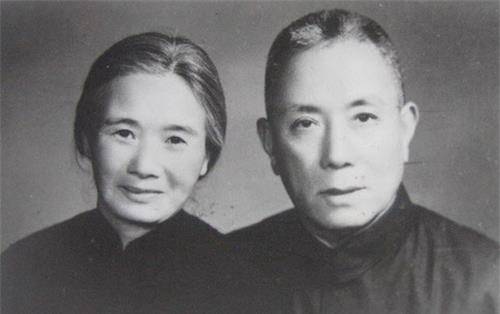 晚年时,曹聚仁经常给她写信,在信中和以前一样,称