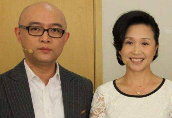 节目开播几个月后,黄菡突然接到孟非的邀请,想让她去担任常驻嘉宾