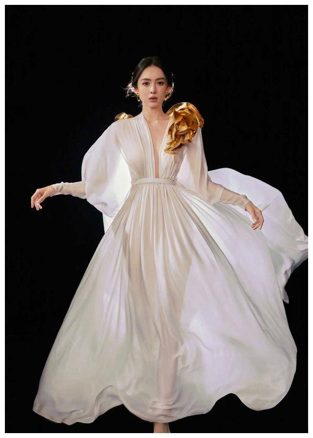 古力娜扎除夕营业照曝光,惊艳亮相!仙女降临新年夜!