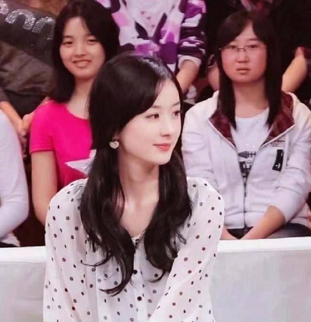 赵丽颖11年前综艺旧照流出,与如今长相一对比,整没一