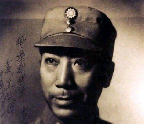 1944年,杨进兴被军统特务头子戴笠看中,担任贴身便衣警卫.
