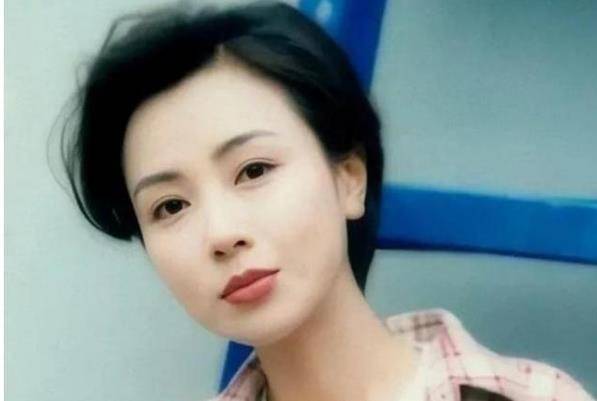 欲与同性伴侣度余生,50岁袁洁莹无人怜爱_刘銮雄_绯闻_女明星