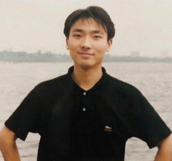 电视主持人康辉,高考分数排第一却险被顶替,父亲几经奔波后解决_专业