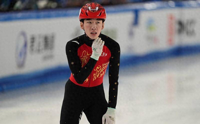 错失奖牌后,摔头盔,眼镜