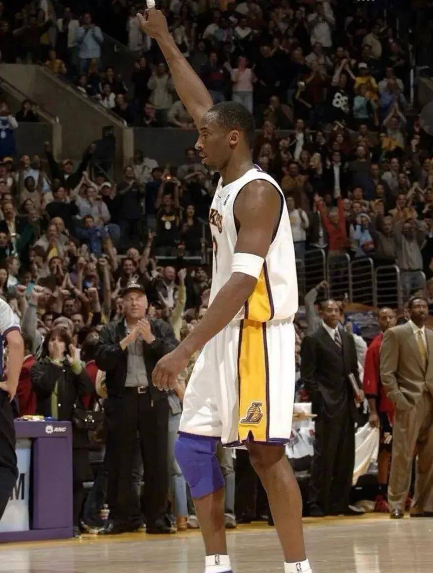 伤亡不是终点,遗忘才是,已故nba篮球巨星科比的8号