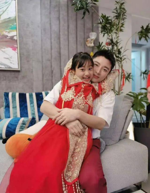 网络上很快就出现了巨大的舆论逆转,甜馨妈妈璐璐姐的陈年黑料再次被