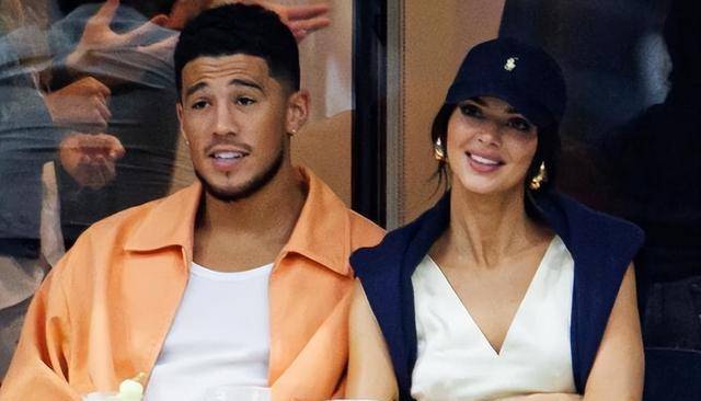 詹娜布克疑二度复合!