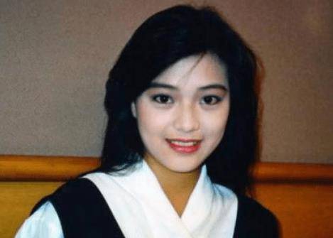 她当红时分手没有名气的他,后嫁富豪老公隐退,今54岁