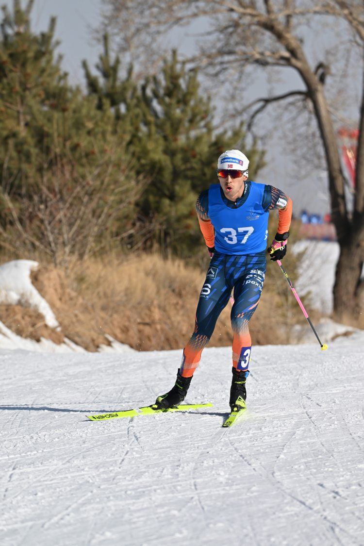 摘得金牌,李馨(黑龙江/广东)获银牌,巴亚尼·加林(新疆/上海)获铜牌