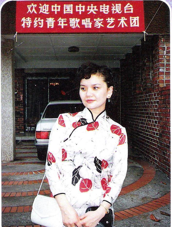 他与王静于1991年5月举行的婚礼,12月王静就诞下了儿子聂云青.