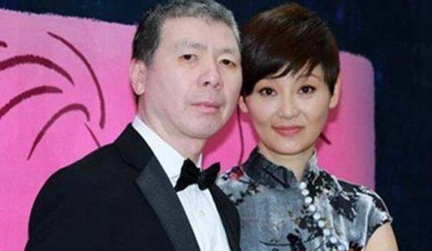 她被富豪丈夫扫地出门,原因竟是和冯小刚在一起了8个