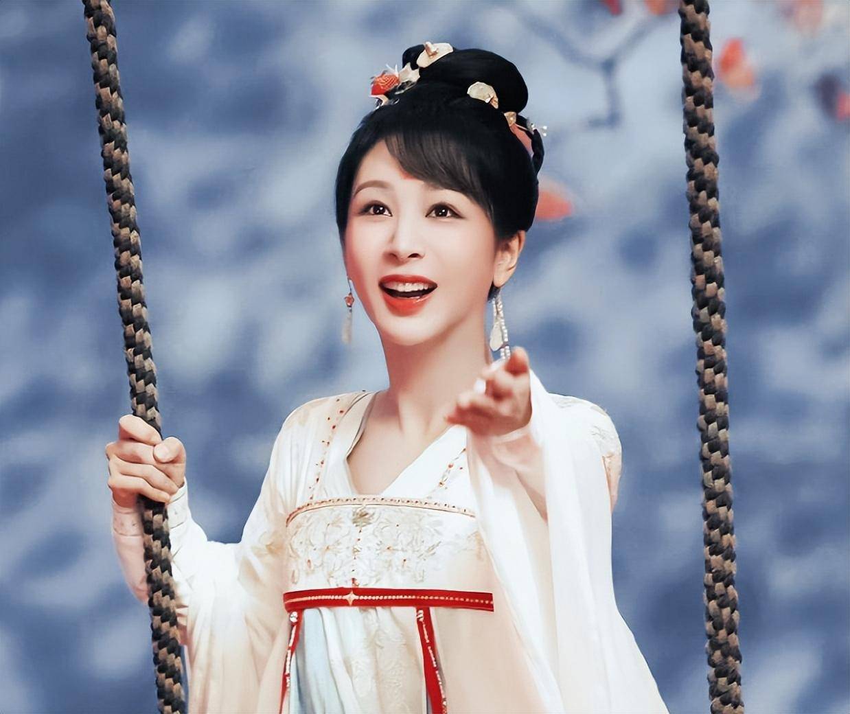 杨紫下部电影将和贾玲合作,这算是转型的契机吗?客串