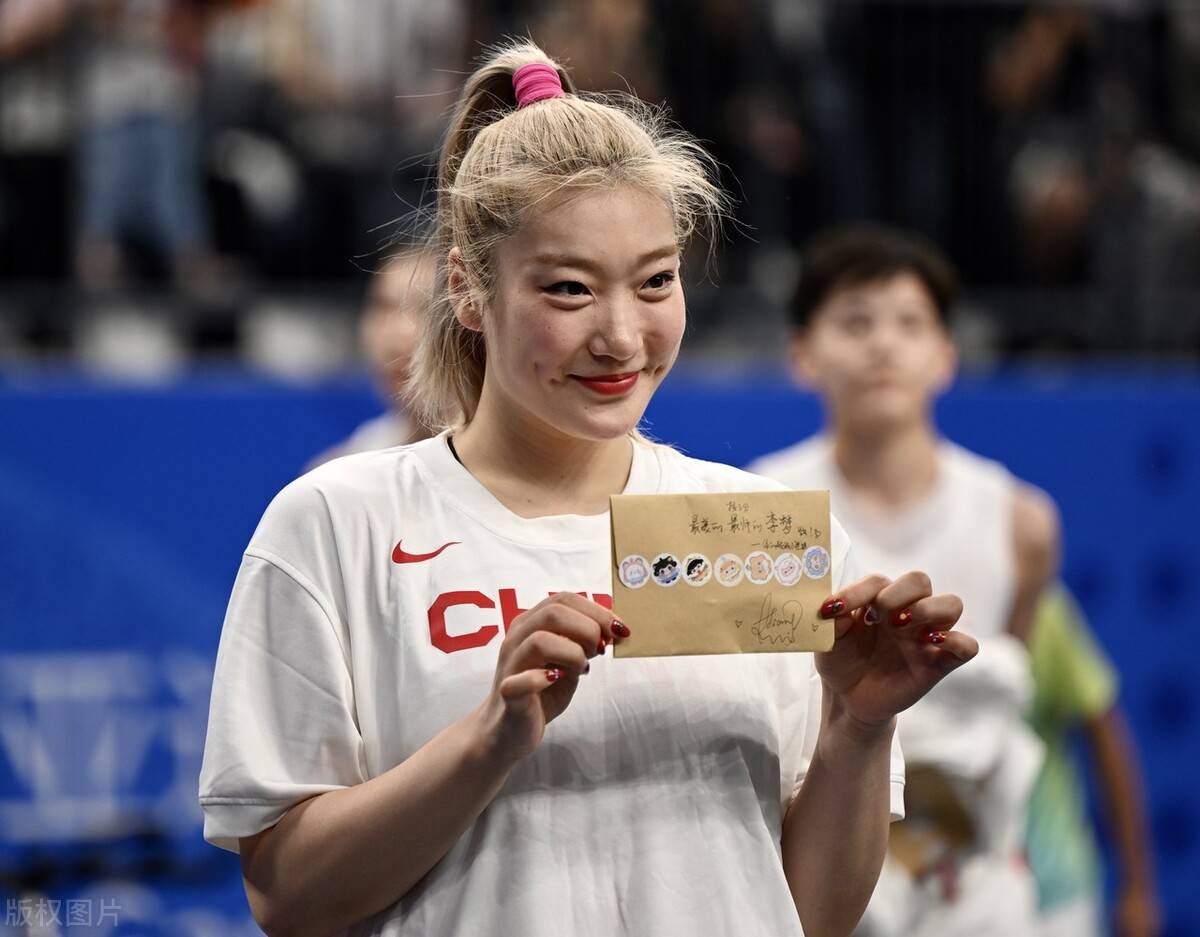 中国女篮五大美女国手:李梦获西班牙富豪公开示爱,赵爽位居榜首_球技
