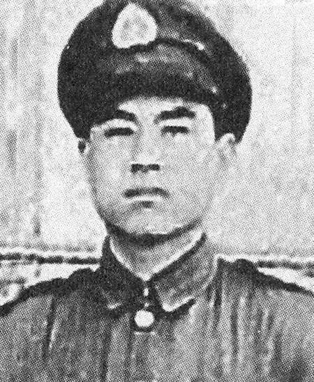 段云鹏1904年出生在河北徐家庄,从小就是惯犯,因家庭贫困父母早逝