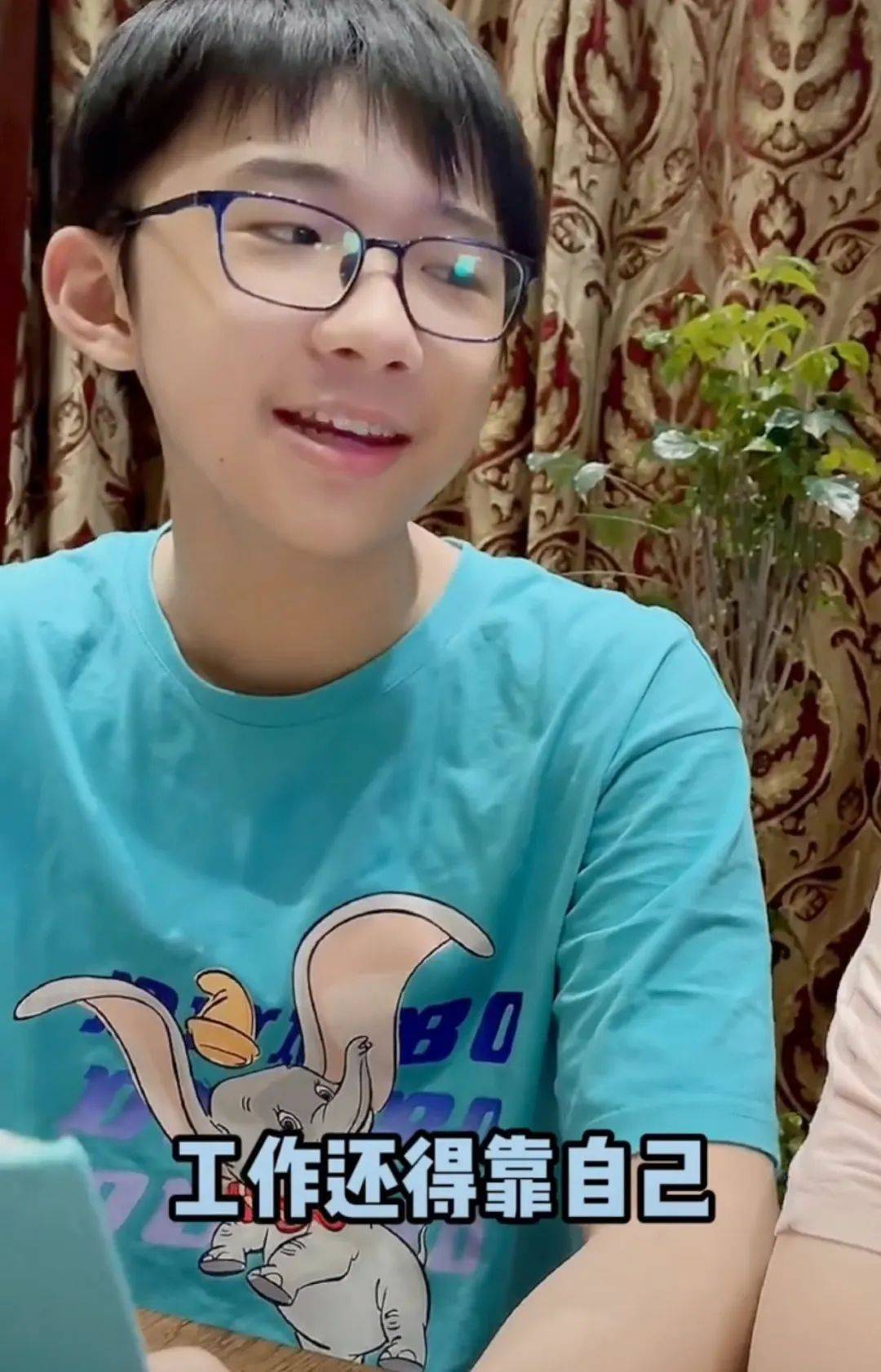 还记得傅首尔和老刘的儿子吗?长了张比傅首尔还厉害的嘴?