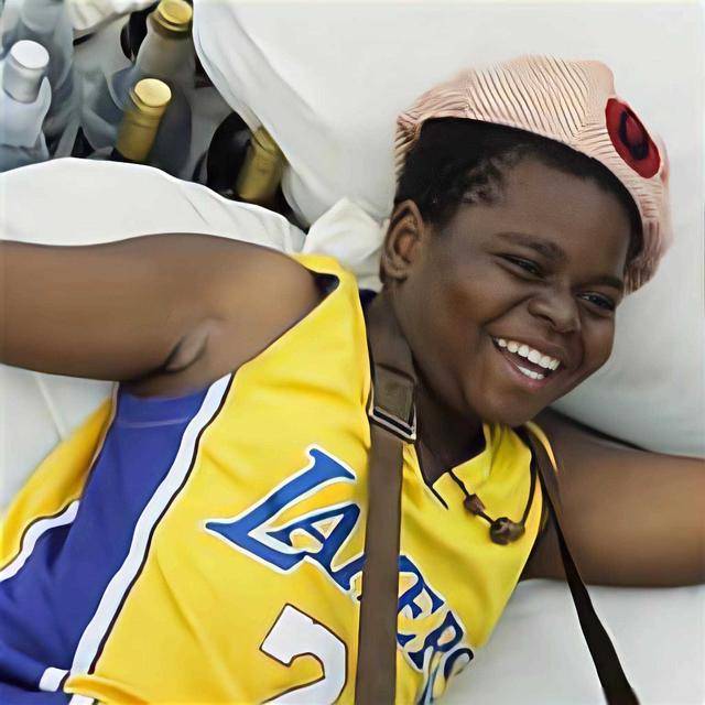 黑人网红肯尼迪:出演战狼2,炫富被吴京拉黑,现靠直播日入过万_演艺