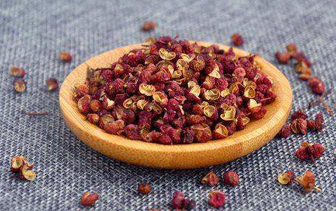 花椒泡水,一段时间后,也许会有这3种变化悄悄靠近你_生活_一定的_功效